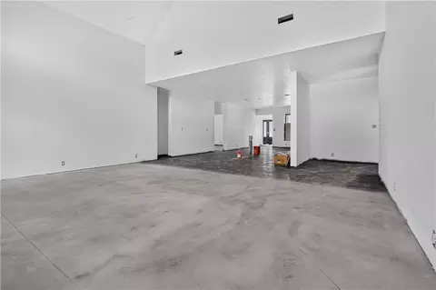 Living - 123 Vals Ln, Frontenac, KS 66763 photo 7 of 8