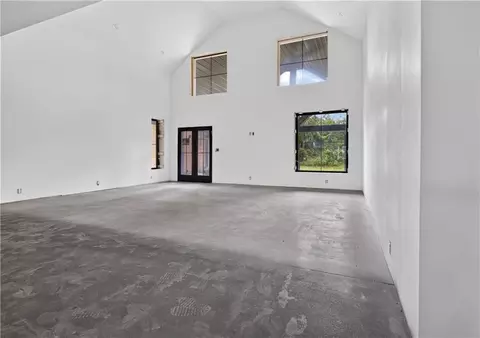 Living - 123 Vals Ln, Frontenac, KS 66763 photo 6 of 8