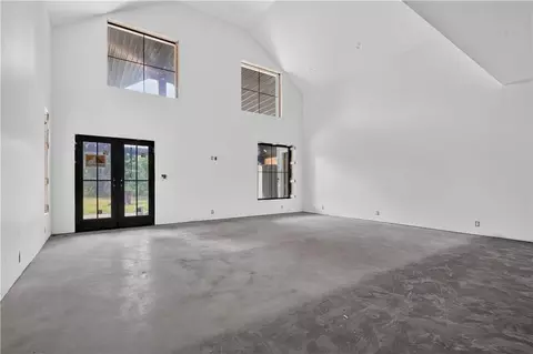 Living - 123 Vals Ln, Frontenac, KS 66763 photo 4 of 8