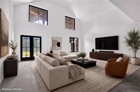 Living - 123 Vals Ln, Frontenac, KS 66763 photo 5 of 8
