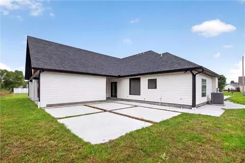 Exterior - 123 Vals Ln, Frontenac, KS 66763 photo 6 of 6