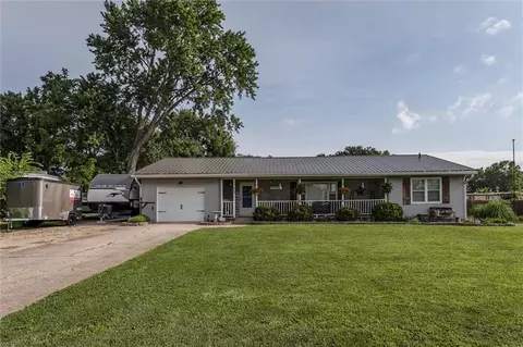 409 E Franklin St, Pomona, KS 66076