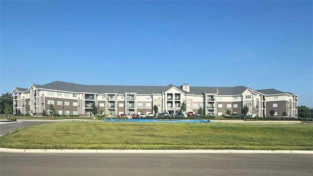 7800 W 123rd St #116, Overland Park, KS 66213
