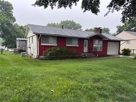 2604 Cardinal Ln, Saint Joseph, MO 64503