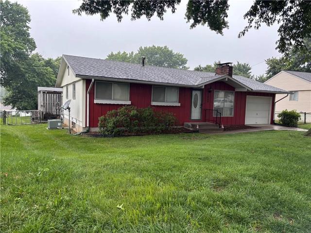 2604 Cardinal Ln, Saint Joseph, MO 64503