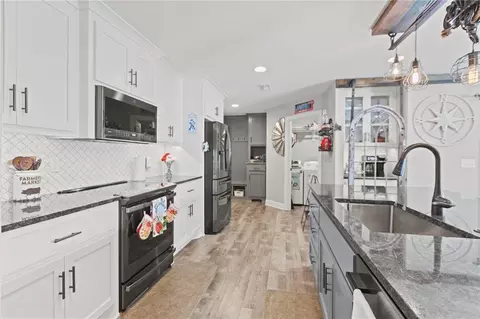 Kitchen - 205 Ceremonial Dr, Buckner, MO 64016 photo 1 of 2