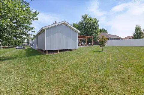 Exterior - 205 Ceremonial Dr, Buckner, MO 64016 photo 7 of 10