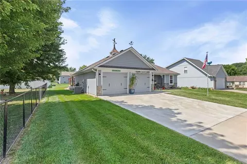 Exterior - 205 Ceremonial Dr, Buckner, MO 64016 photo 2 of 10