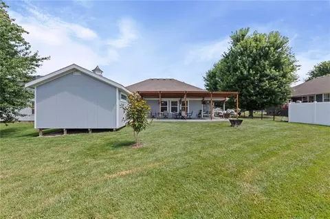 Exterior - 205 Ceremonial Dr, Buckner, MO 64016 photo 8 of 10