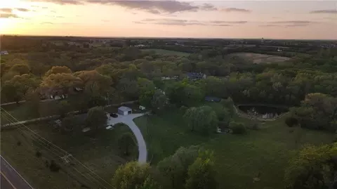 14298 Leavenworth Rd, Basehor, KS 66007