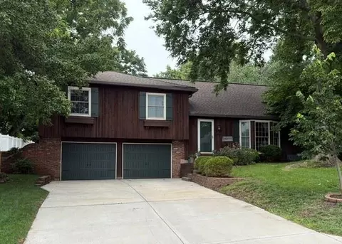 10006 Linden St, Overland Park, KS 66207