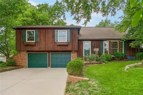 10006 Linden St, Overland Park, KS 66207