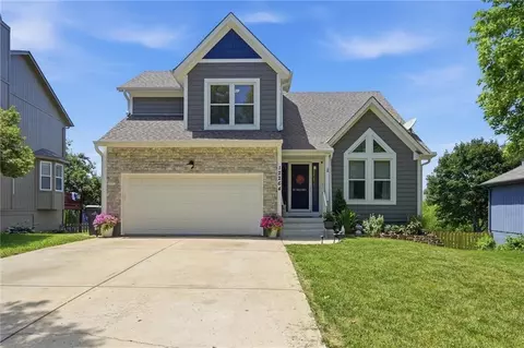 12264 S Crest Dr, Olathe, KS 66061