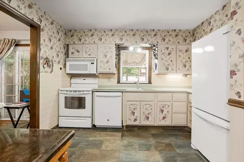 Kitchen - 8320 E 133rd St, Grandview, MO 64030 photo 1 of 2