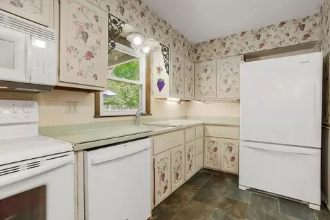 Kitchen - 8320 E 133rd St, Grandview, MO 64030 photo 2 of 2