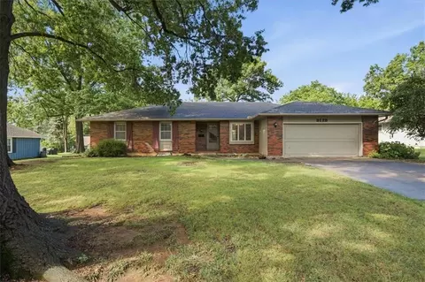 8128 Juniper Dr, Prairie Village, KS 66208