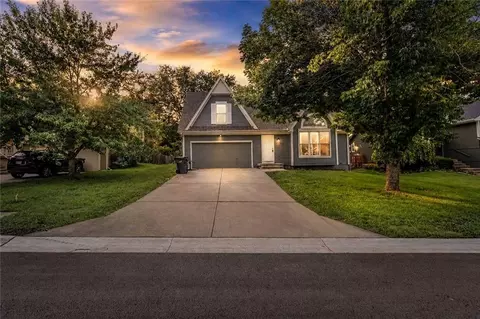 12435 S Parker Ter, Olathe, KS 66061
