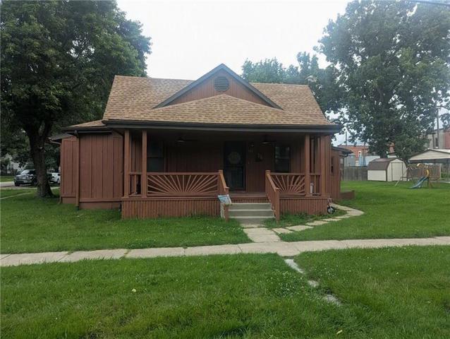 104 S 4th St, Garden City, MO 64747
