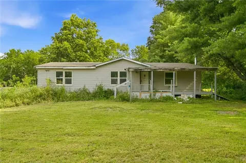 Exterior - 15000 E 200th St, Peculiar, MO 64078 photo 2 of 7