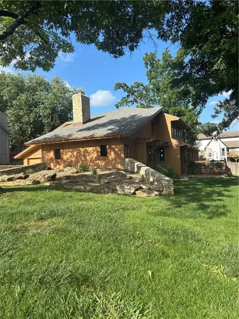 5717 Hauser St, Shawnee, KS 66216