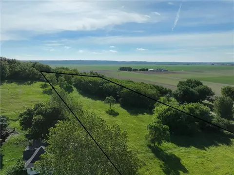 1420 Treece Rd, Wathena, KS 66090