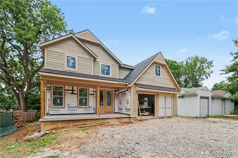 7805 Rosewood Dr, Prairie Village, KS 66208