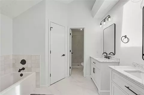 843 S Elk Ln, Bonner Springs, KS 66012