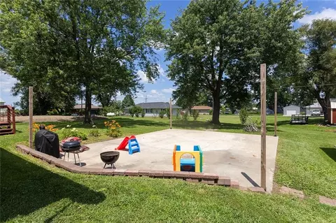 Exterior - 107 E Maple St, Polo, MO 64671 photo 8 of 8