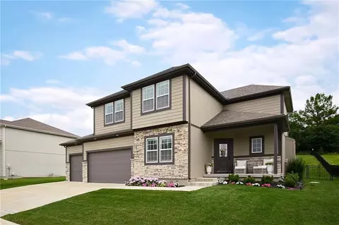 6987 Glenn Ln, Parkville, MO 64152