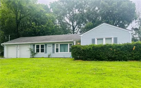 5109 Sterling Ave, Raytown, MO 64133