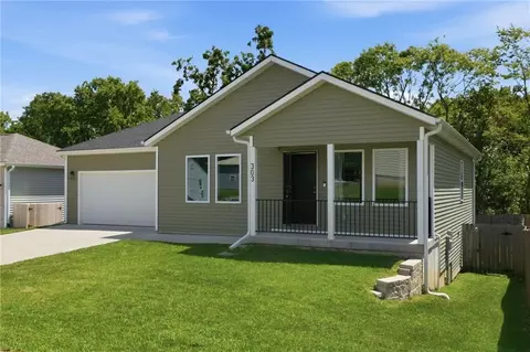 303 N Lexington St, Harrisonville, MO 64701