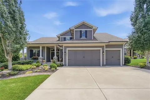 10501 W 160th St, Overland Park, KS 66221