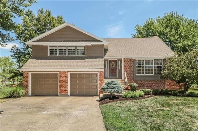 416 N Persimmon Dr, Olathe, KS 66061