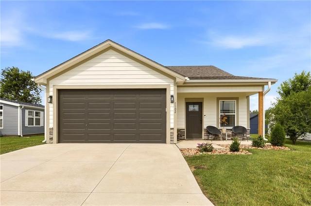 1102 White Oaks Ln, Oak Grove, MO 64075