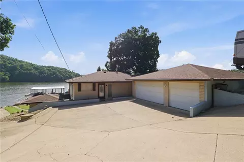1166 Fowlers Pt, Camdenton, MO 65020