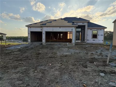 8304 NW 90th St, Kansas City, MO 64153