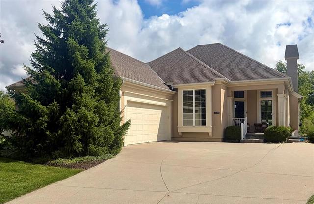 11644 S Carriage Rd, Olathe, KS 66062
