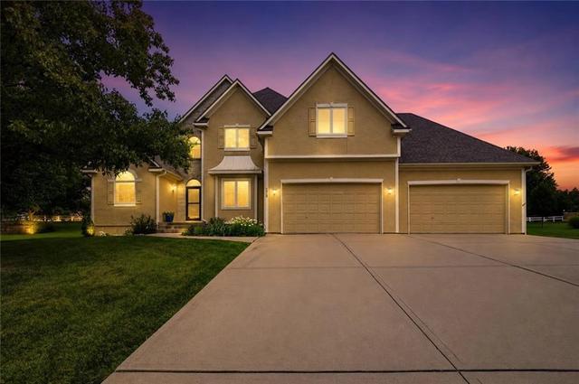 1019 SW Coachlight Ct, Lees Summit, MO 64081