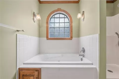 Bath - 1206 Talon Dr, Cameron, MO 64429 photo 2 of 3