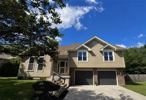 1502 Hardwick Dr, Liberty, MO 64068