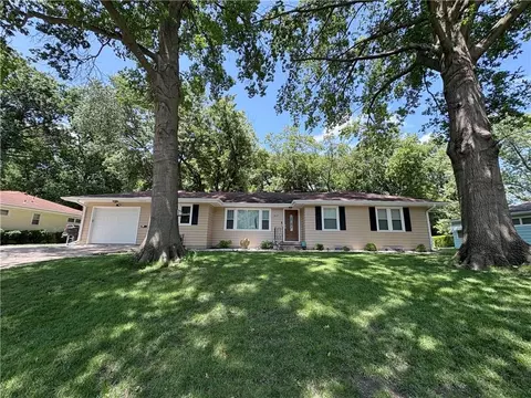 3017 Parkway A St, Saint Joseph, MO 64507