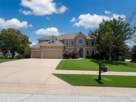 10319 N Saline Ave, Kansas City, MO 64154