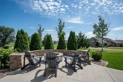 6627 Mccormick Dr, Shawnee, KS 66226