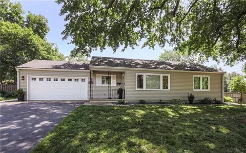 8643 Hadley St, Overland Park, KS 66212