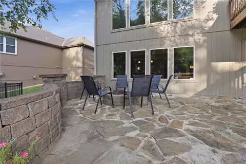 Exterior - 1502 Cross Creek Dr, Raymore, MO 64083 photo 5 of 11