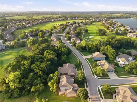 View/Area - 1502 Cross Creek Dr, Raymore, MO 64083 photo 12 of 14
