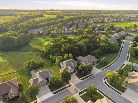 View/Area - 1502 Cross Creek Dr, Raymore, MO 64083 photo 3 of 14