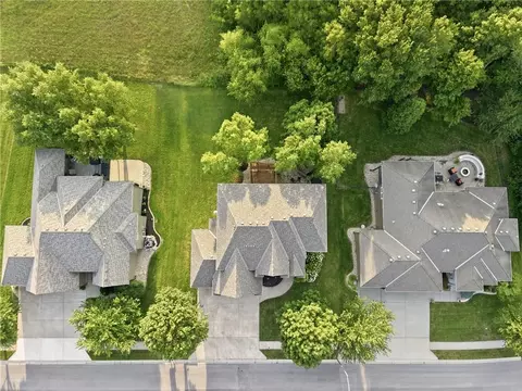 View/Area - 1502 Cross Creek Dr, Raymore, MO 64083 photo 6 of 14