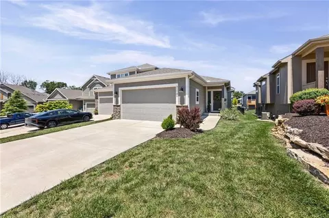 31726 W 83rd Ct, De Soto, KS 66018