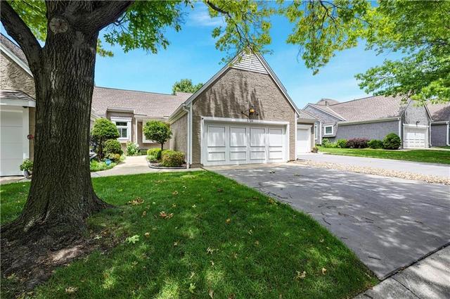 6724 W 126th Pl, Overland Park, KS 66209